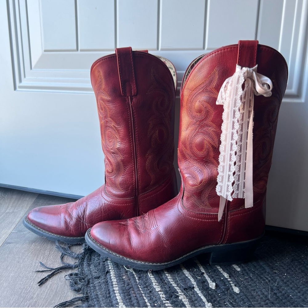 *SOLD* Laredo red leather cowboy boots